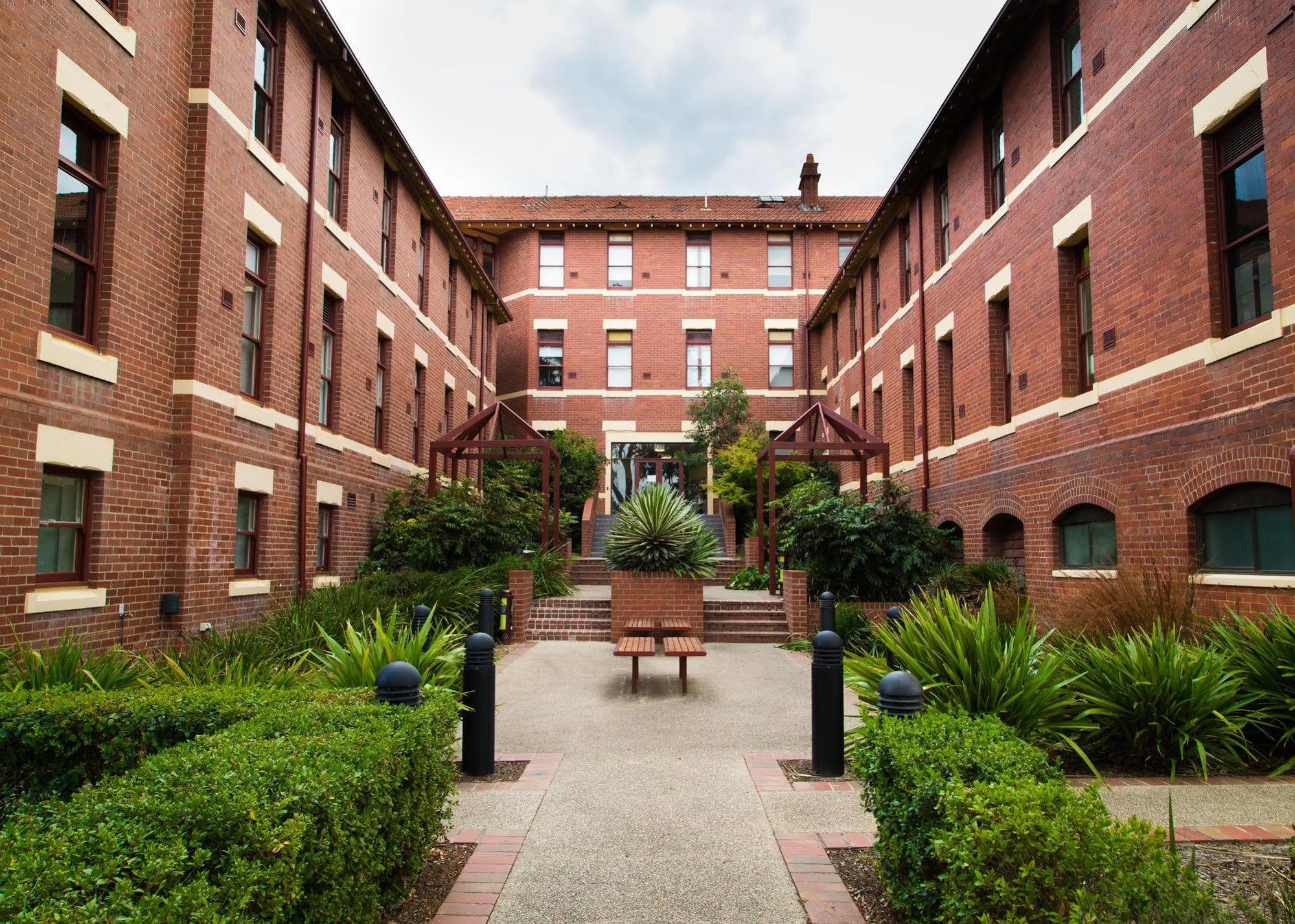 Yarra House Hostel Melbourne Exterior foto